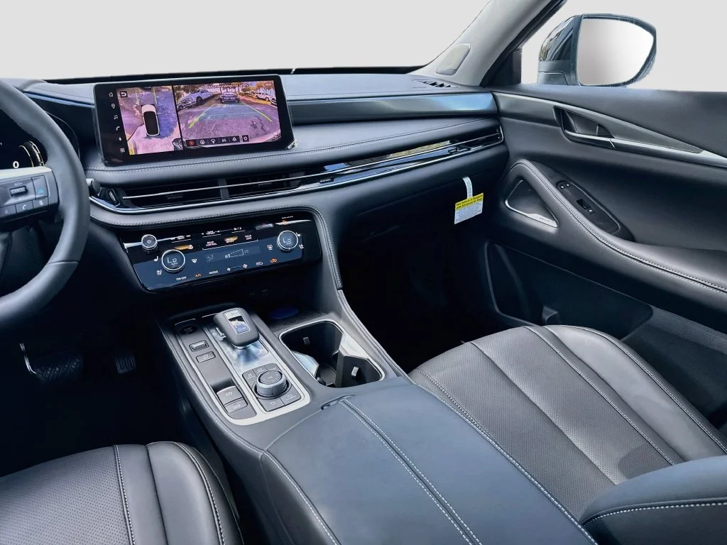 New 2027 White INFINITI LUXE image 25