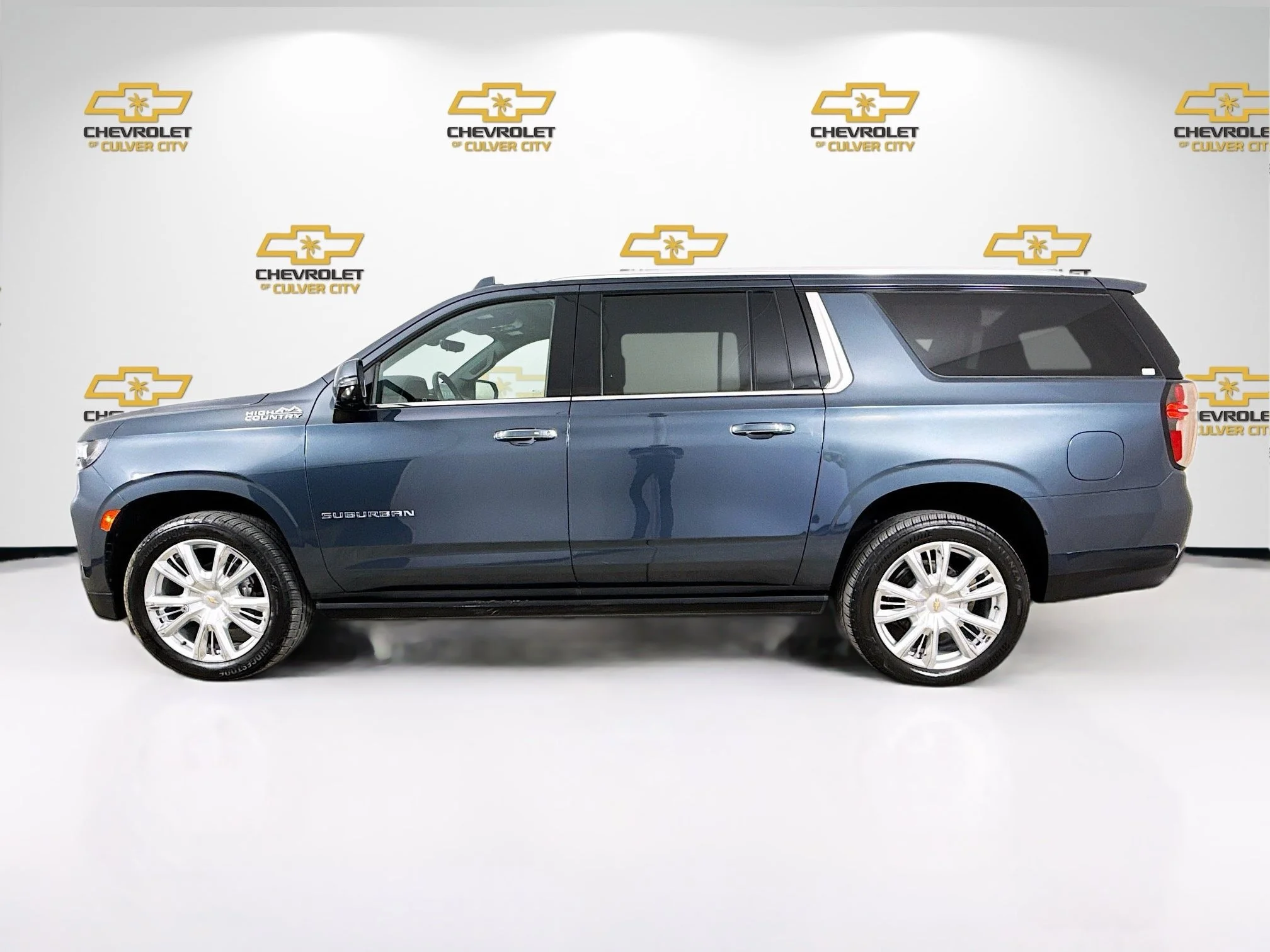 Used 2021 Shadow Gray Metallic Chevrolet High Country image 5