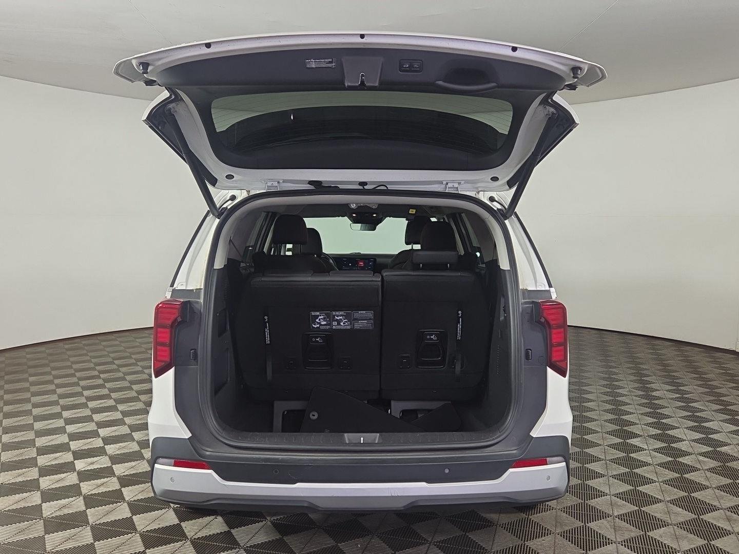Used 2025 Snow White Pearl Kia EX image 30
