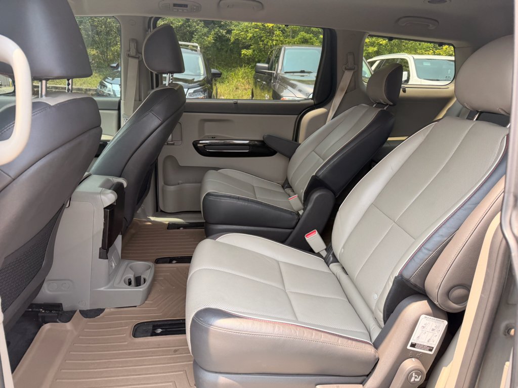 Used 2017 Bright Silver Kia EX image 7