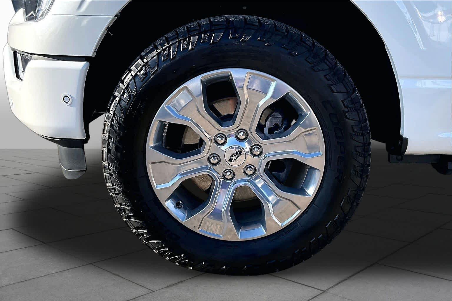 Used 2023 Star White Metallic Tri-Coat Ford Platinum image 12