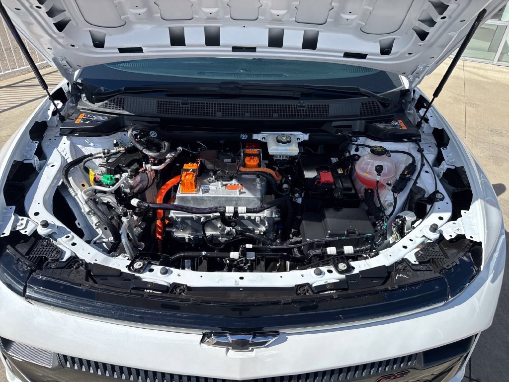 Used 2025 Iridescent Pearl Tricoat Chevrolet RS image 22