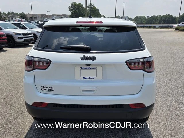 New 2026 Bright White Clearcoat Jeep Latitude image 10