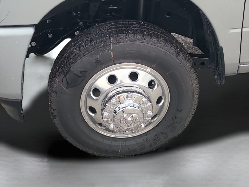 New 2026 Silver-Zynith Exterior Paint RAM Laramie image 24