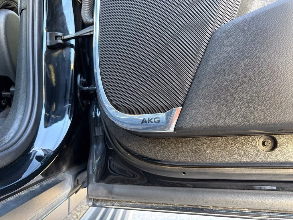 Used 2022 Black Cadillac Sport Platinum image 22