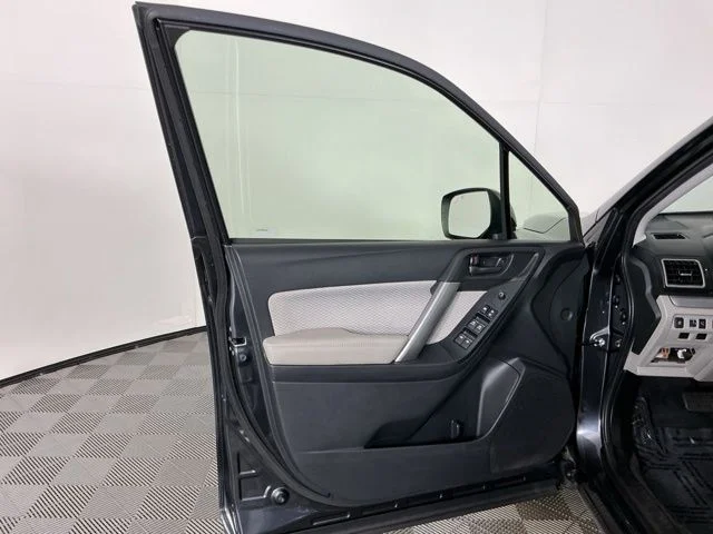 Used 2018 Gray Subaru 2.5i Premium image 12