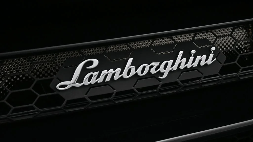 Used 2022  Lamborghini Base image 19