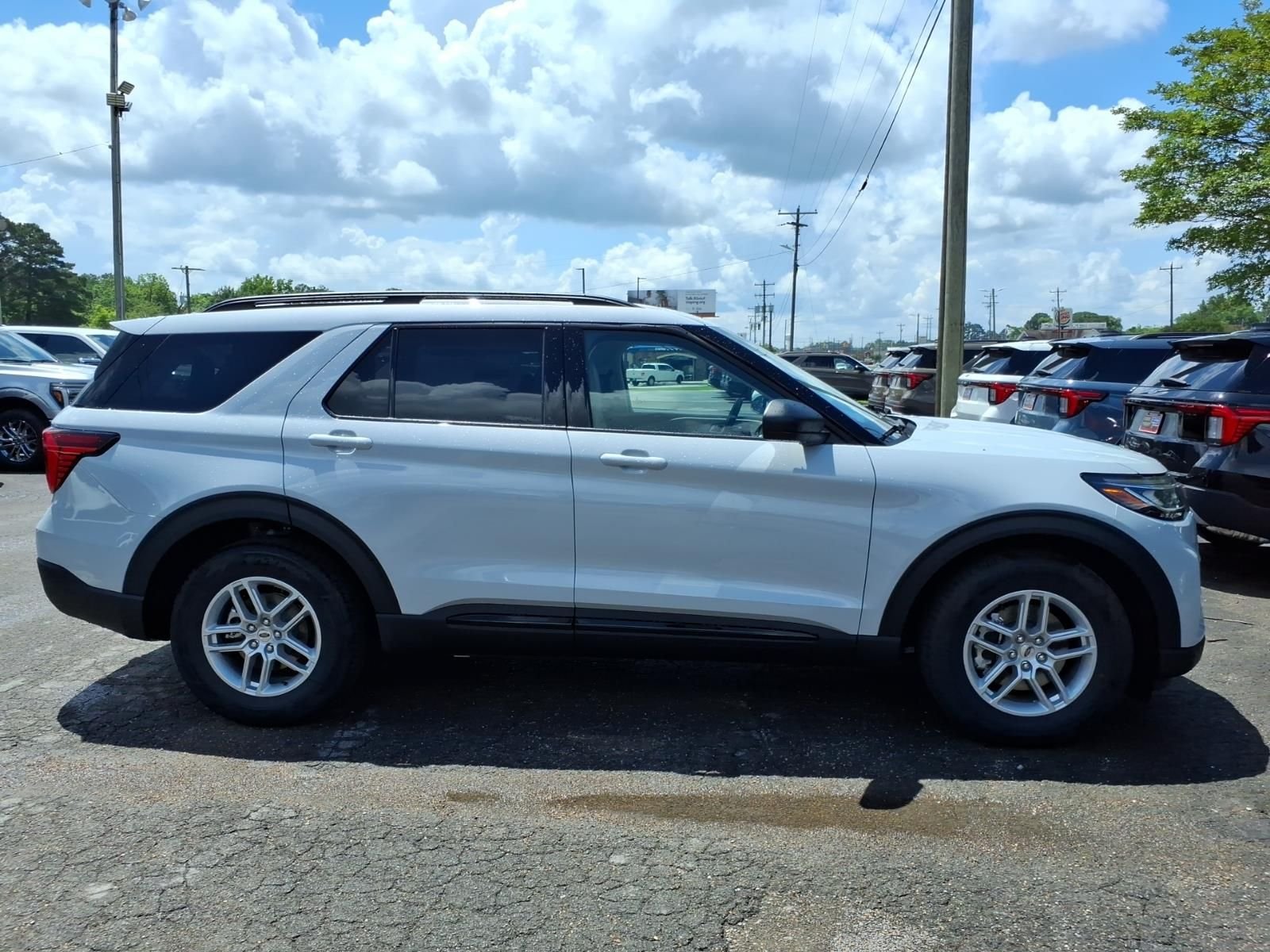 New 2026 Space White Metallic Ford Active image 5
