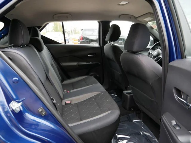 Used 2019 Blue Nissan SV image 9
