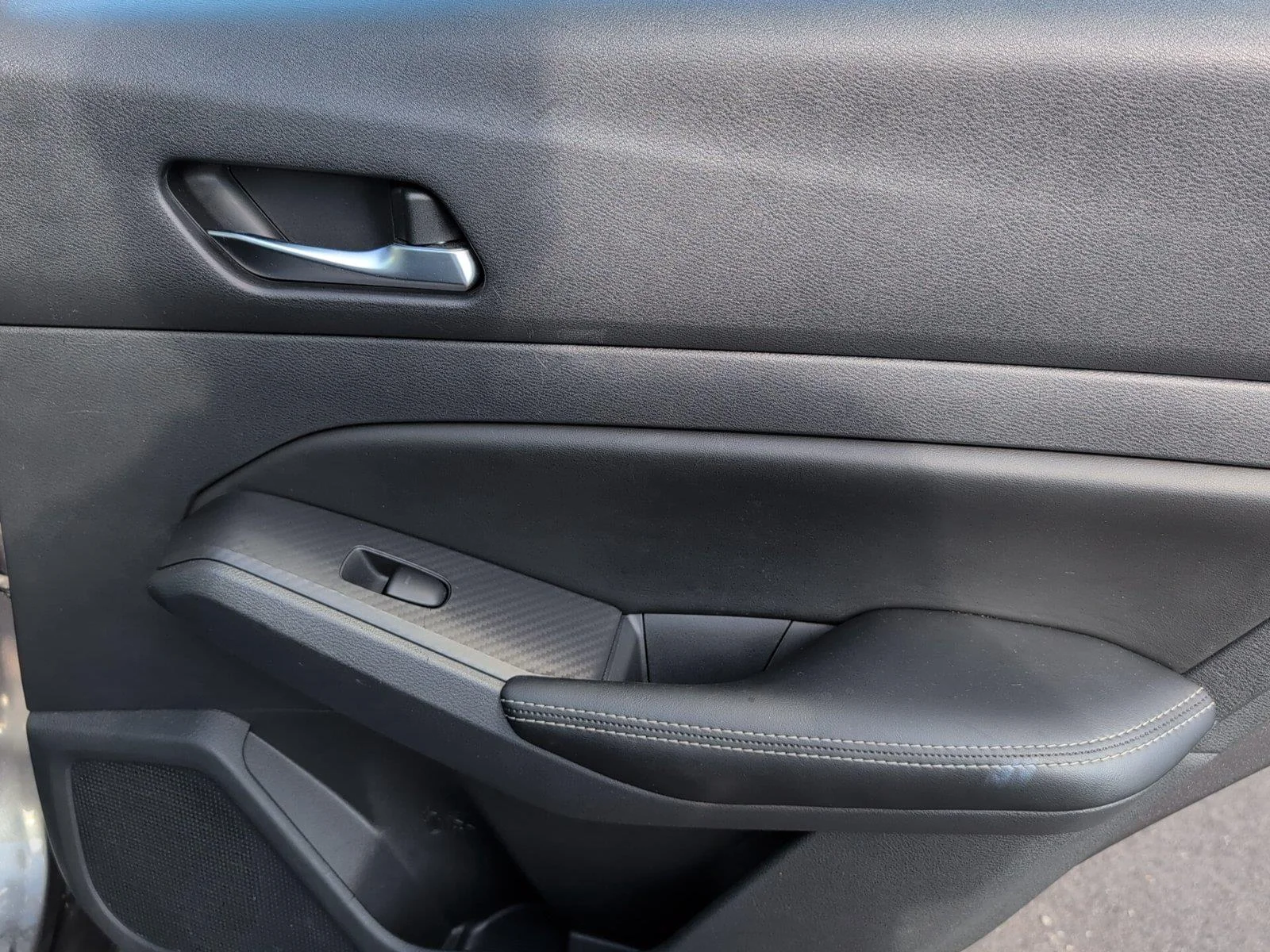 Used 2022 Gun Metallic Nissan 2.5 SV image 36