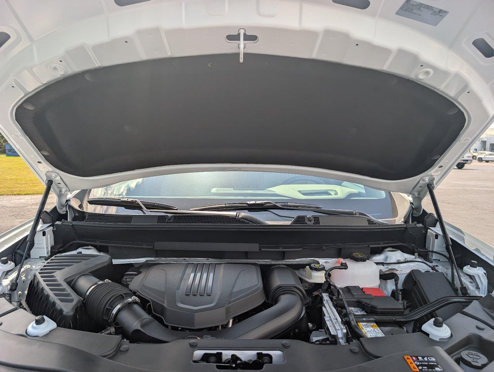 New 2027 Summit White GMC Elevation image 37