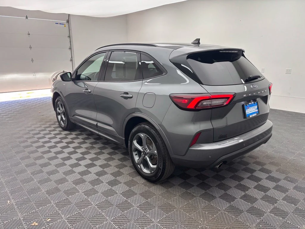 Used 2023 Gray Ford ST-Line image 12