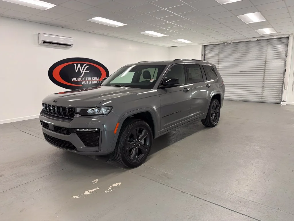 New 2027 Gray Jeep Limited image 3