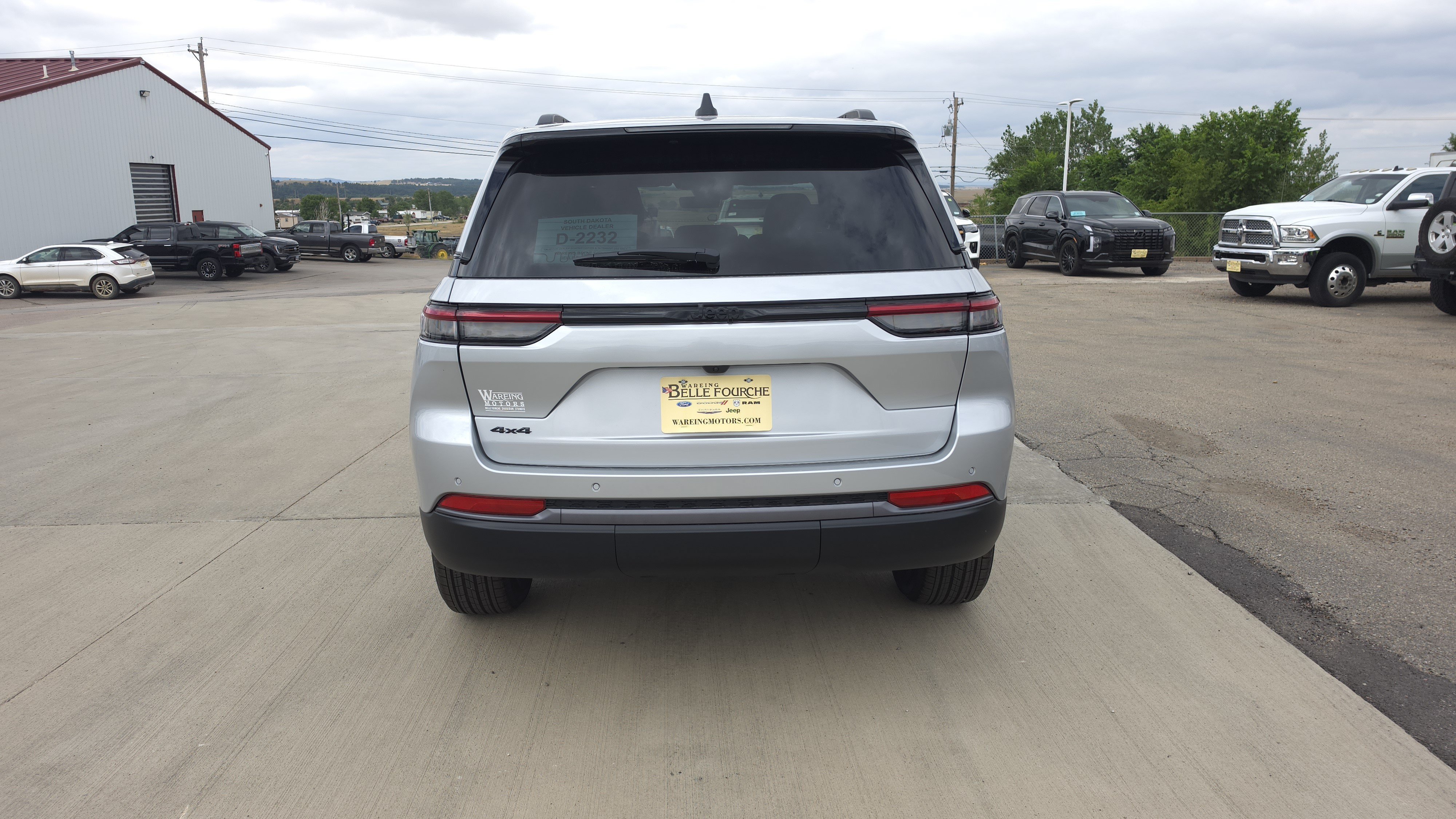 New 2026 Silver Zynith Jeep Laredo Altitude image 5