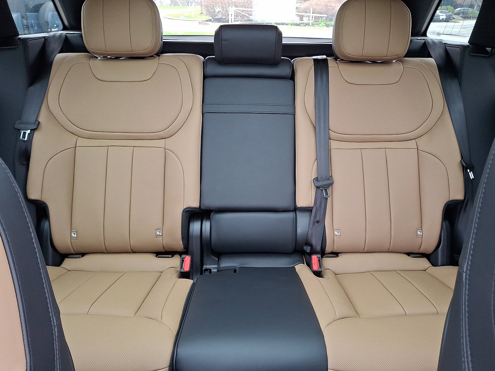 New 2026 Santorini Black LAND ROVER Dynamic SE image 16