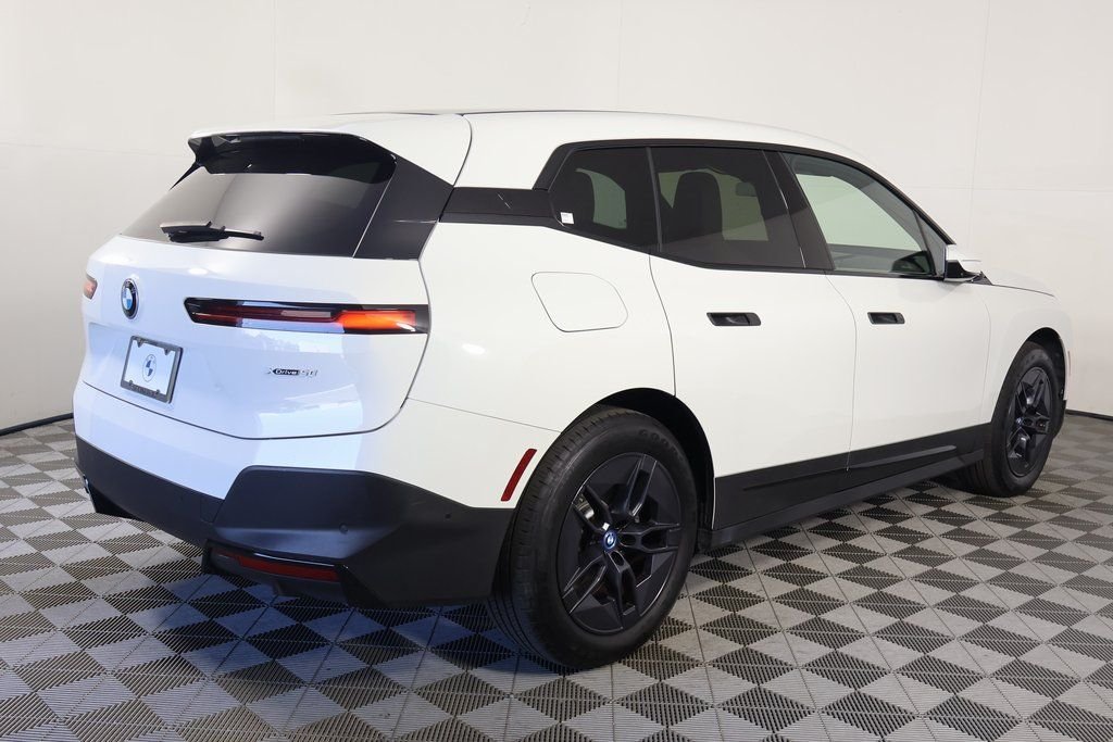 Certified Used 2024 Alpine White BMW xDrive50 image 4