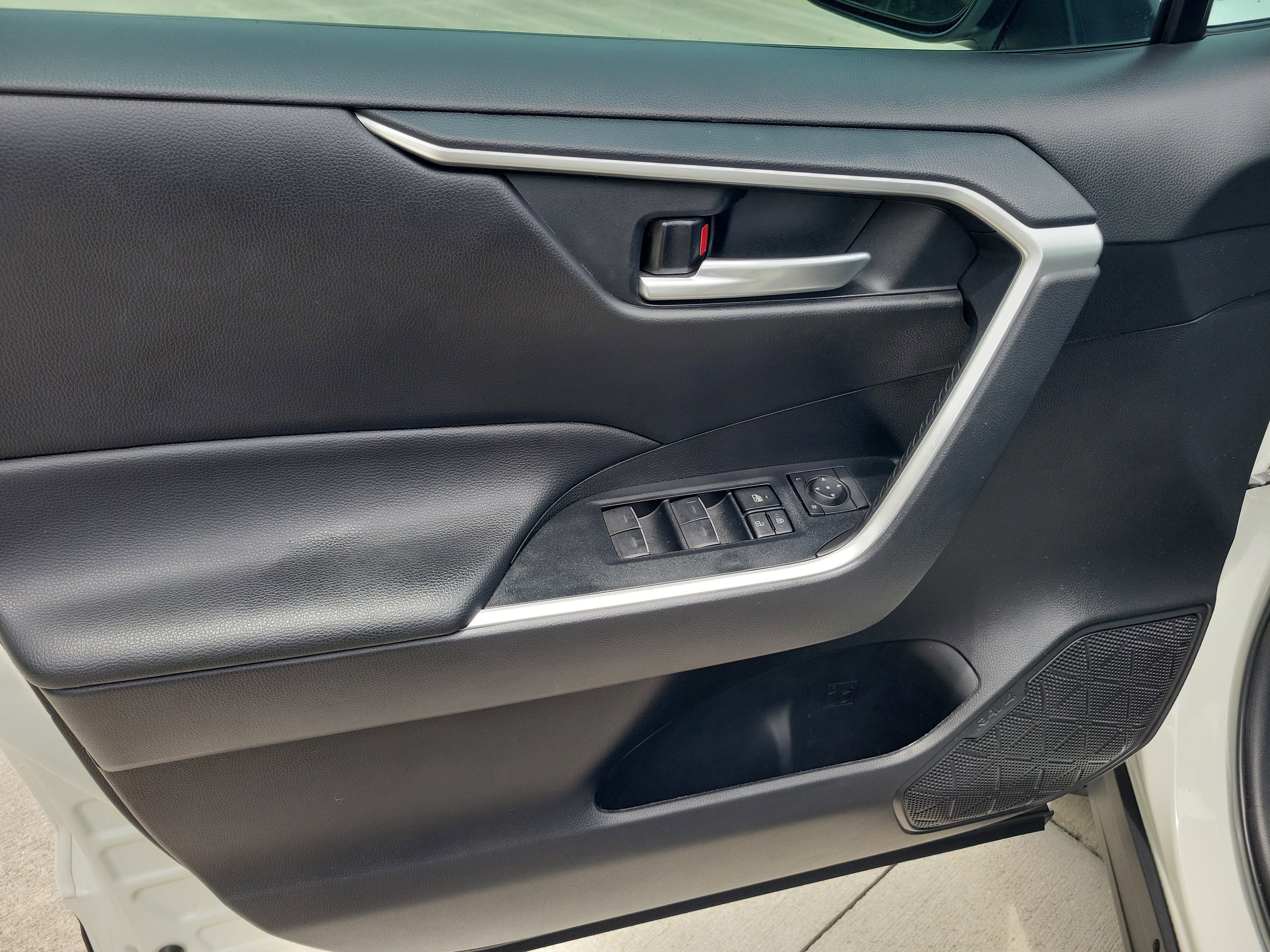 Used 2024 Ice Cap Toyota XLE image 22