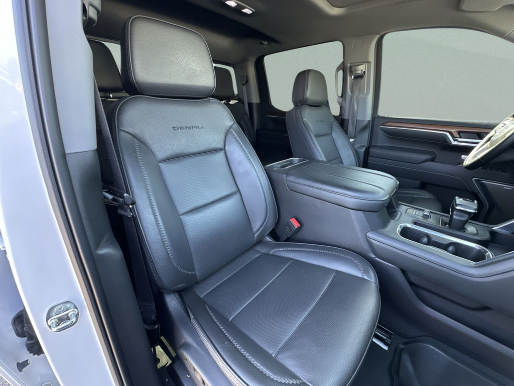 Used 2023 White GMC Denali image 39