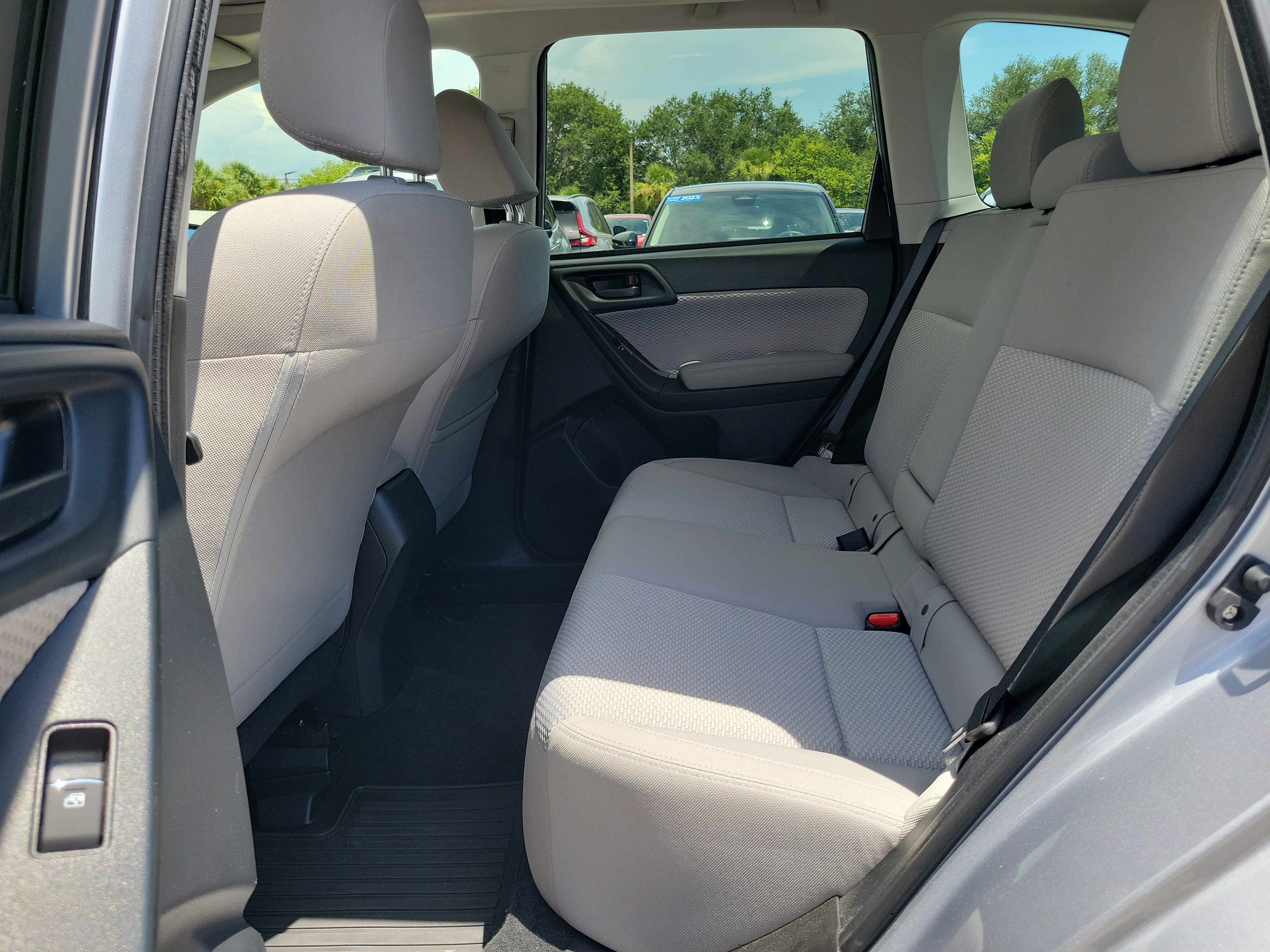 Used 2017 Ice Silver Metallic Subaru Premium image 10