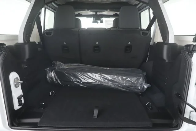 New 2026 Bright White Clear-Coat Exterior Paint Jeep Sport S image 27