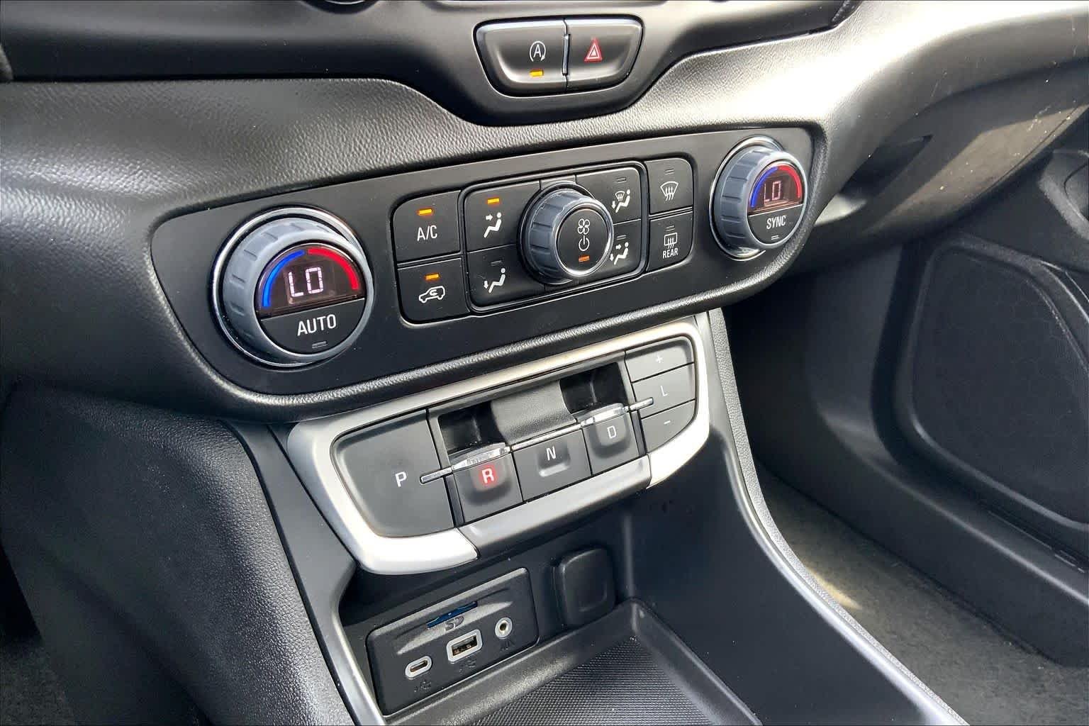 Used 2023 Summit White GMC SLT image 34