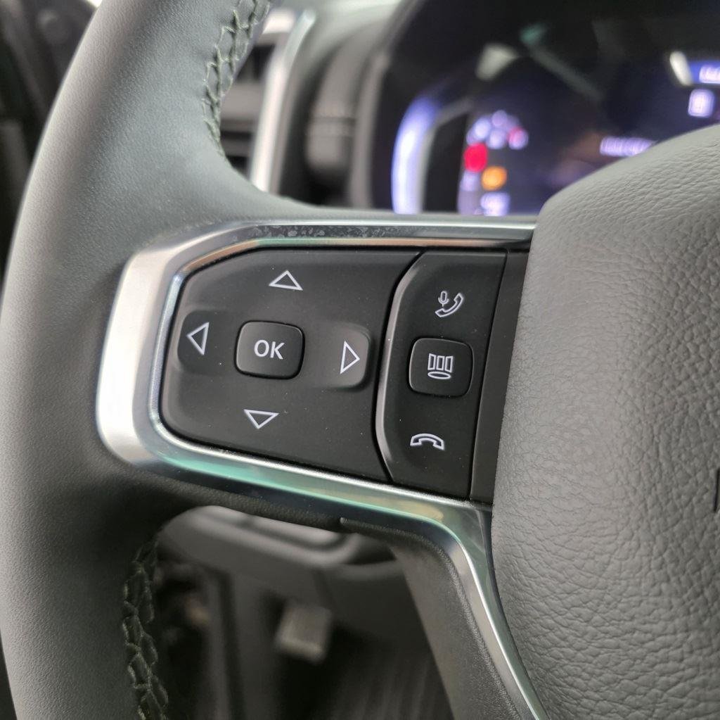 New 2025 Diamond Black Crystal Pearlcoat Ram Laramie image 31