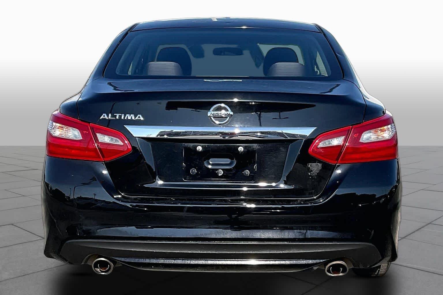 Used 2018 Super Black Nissan 2.5 S image 5