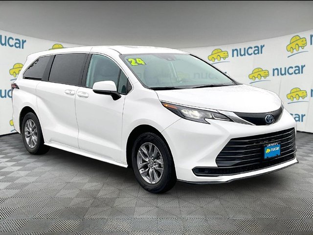 2024 Toyota Sienna LE