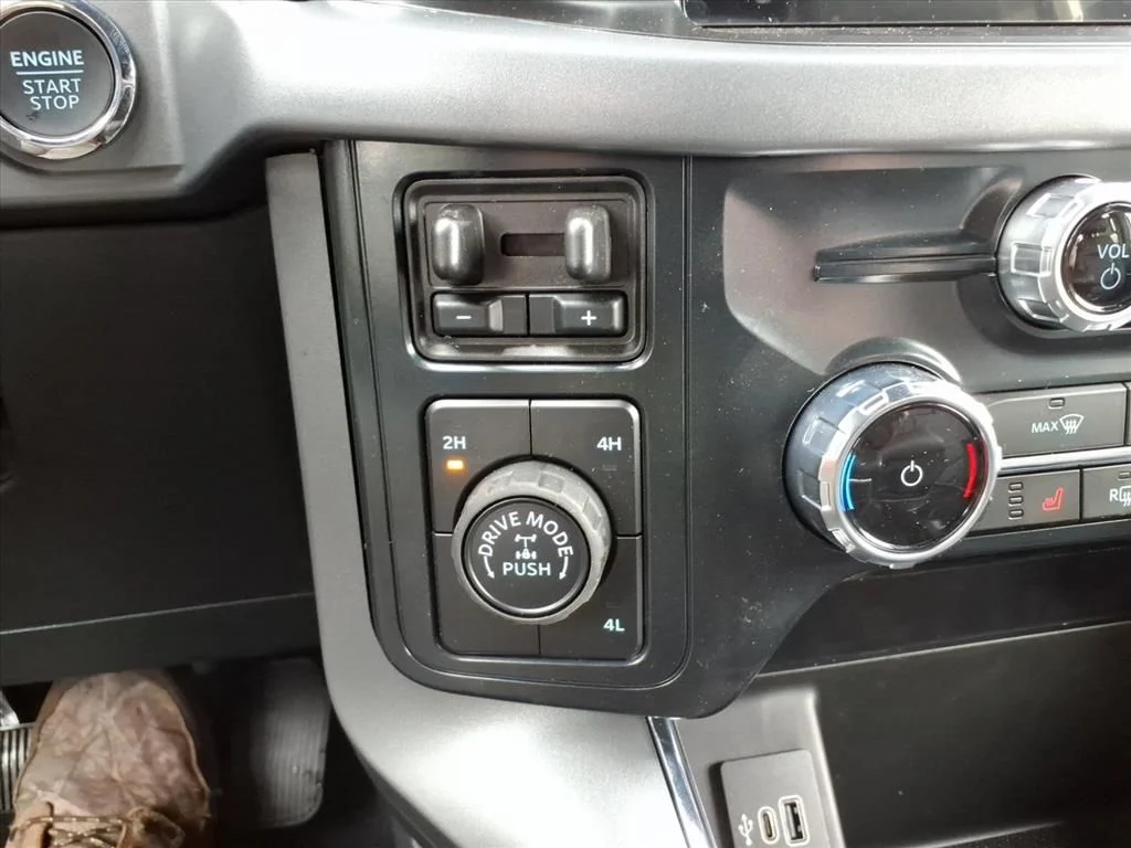 New 2026 Oxford White Ford XLT image 22