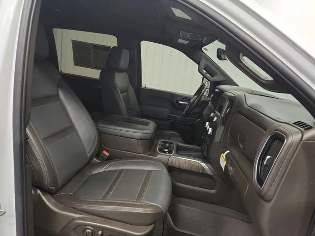 Used 2022 White GMC Denali image 57