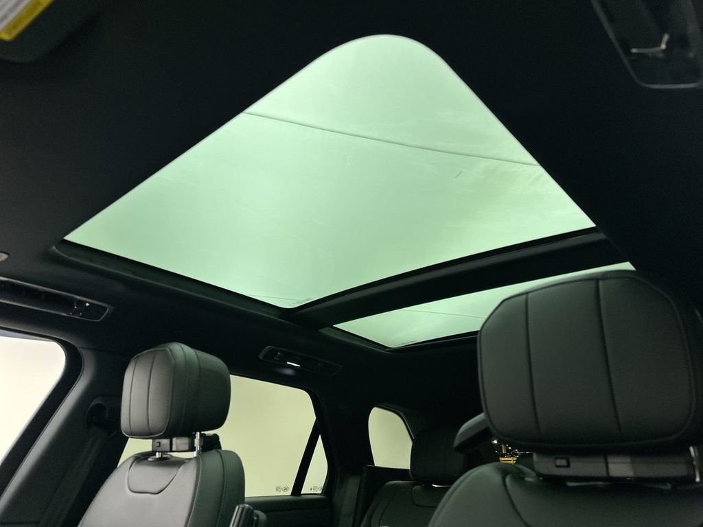 New 2026 Borasco Grey Land Rover SE image 11