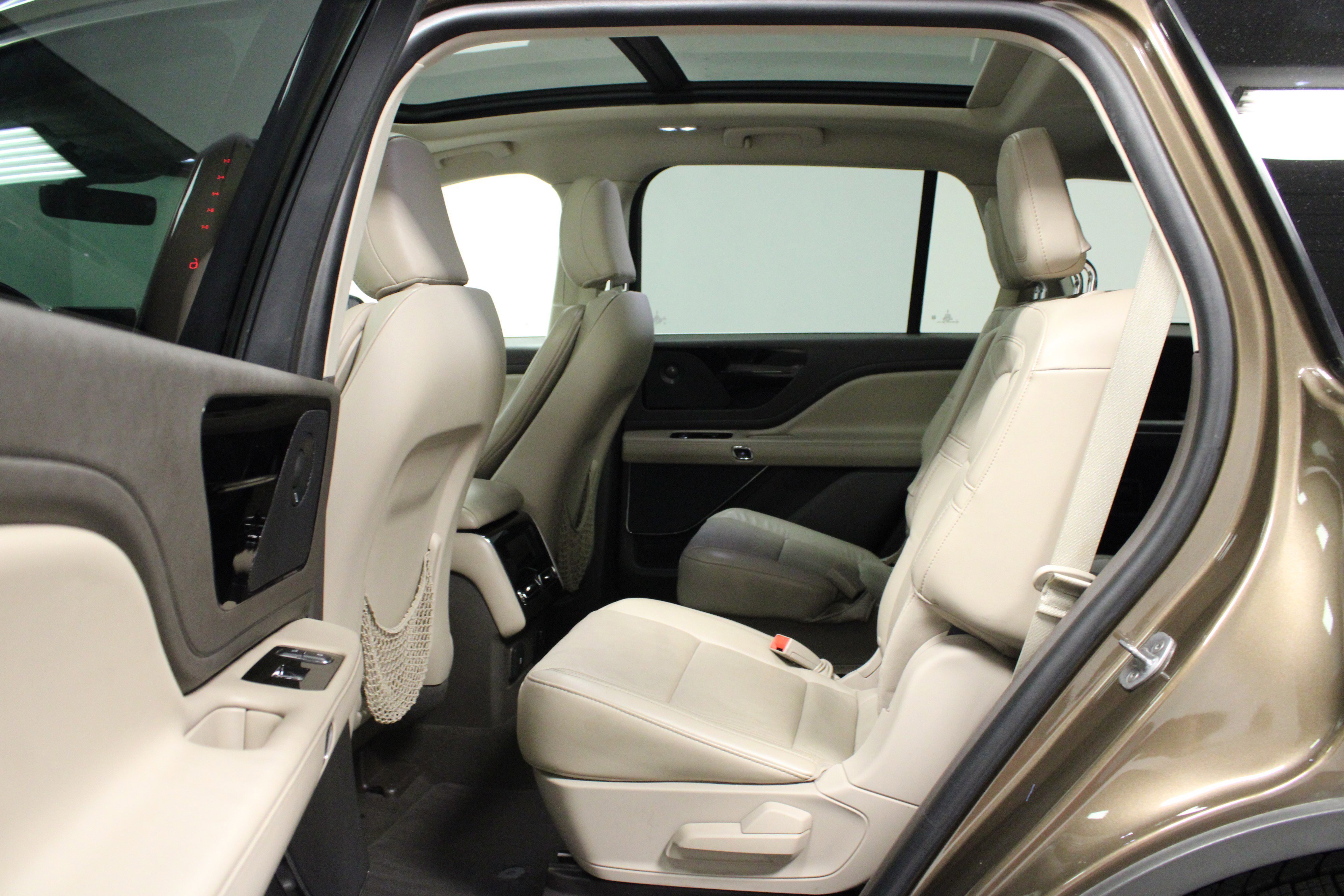Used 2022 Bronze Smoke Metallic Clearcoat Lincoln Reserve image 13