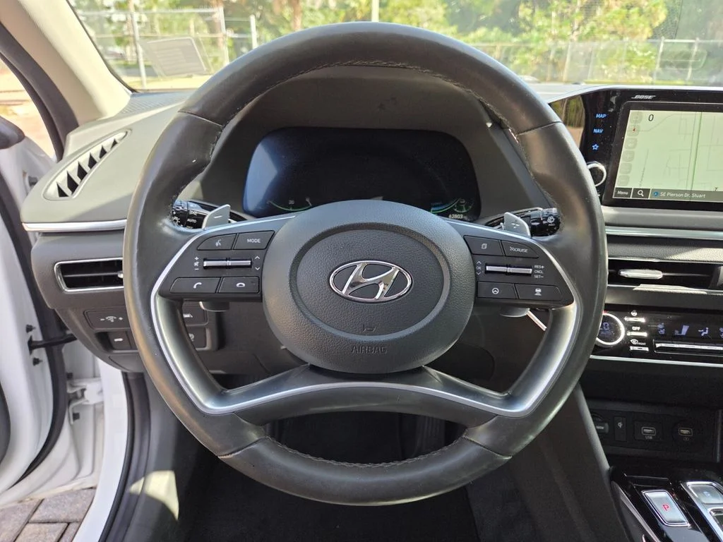 Used 2023 White Hyundai Limited image 29