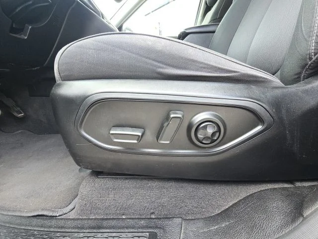 Used 2022 White Jeep Laredo image 24