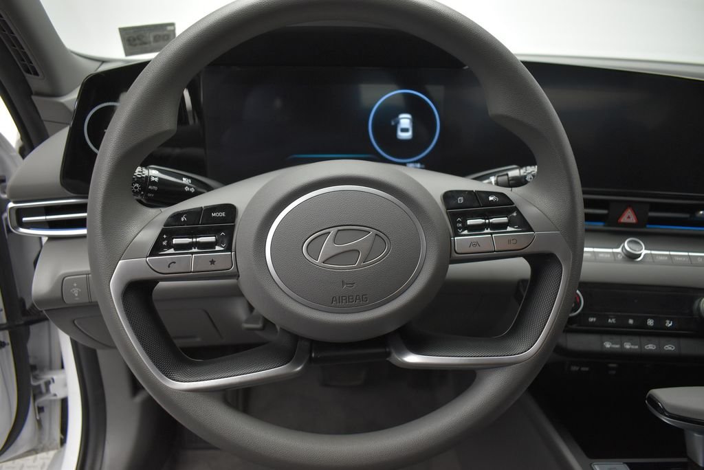 Used 2024 White Hyundai SEL image 14