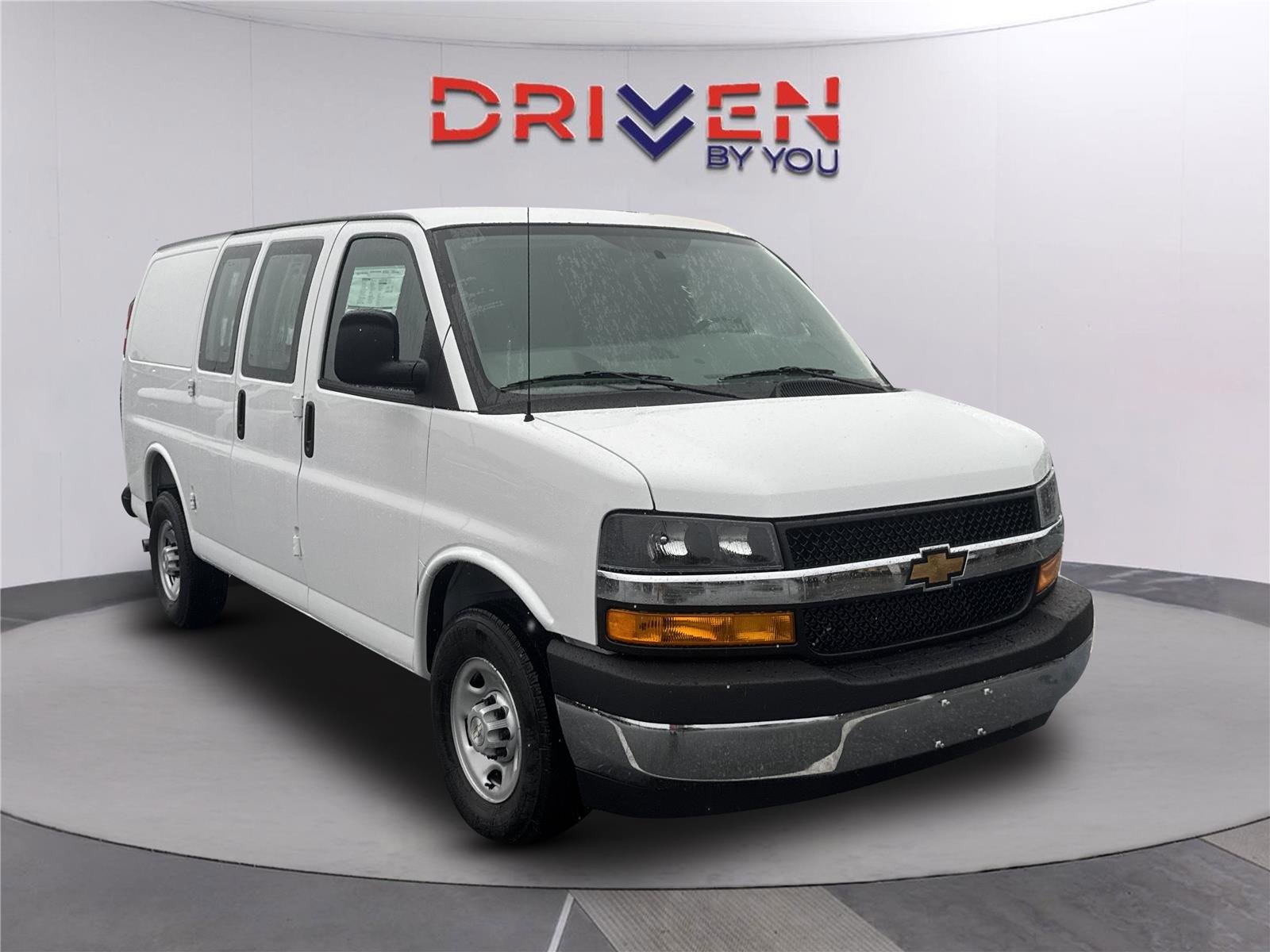 New 2026 Summit White Chevrolet WT image 2