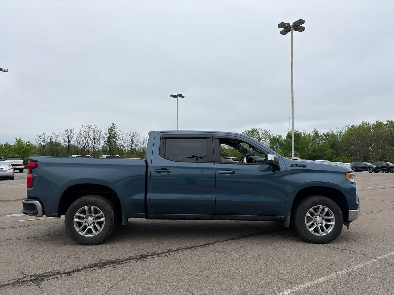 Used 2024 Lakeshore Blue Metallic Chevrolet LT image 3