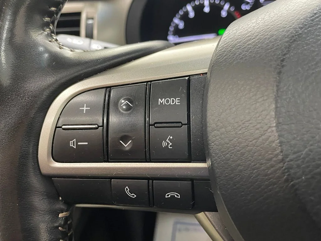 Used 2021  Lexus 460 Luxury image 26