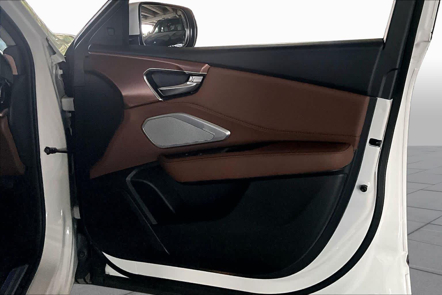 Used 2025 Platinum White Pearl Acura w/Technology Package image 21