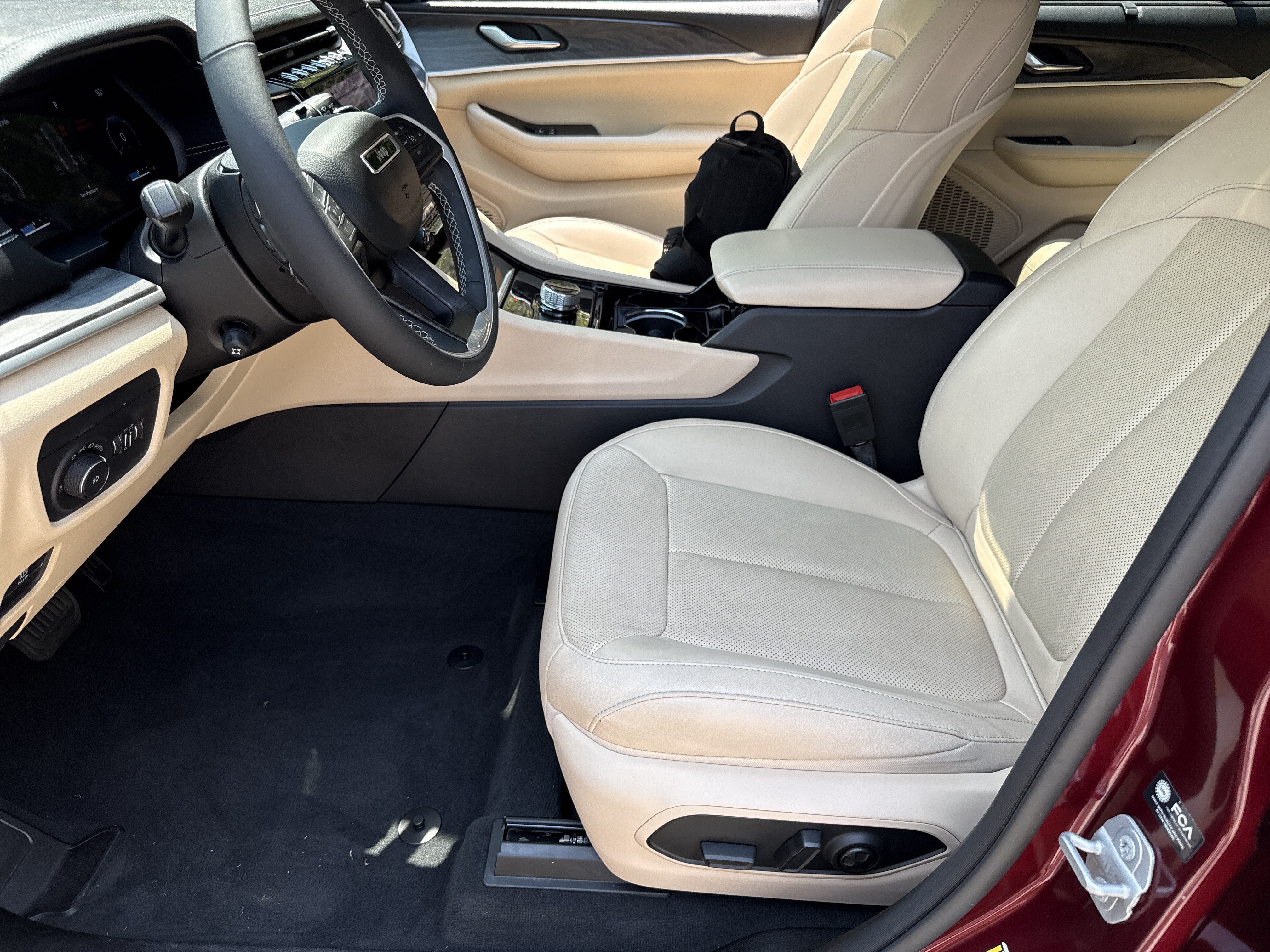 Used 2023 Velvet Red Pearlcoat Jeep Limited image 9