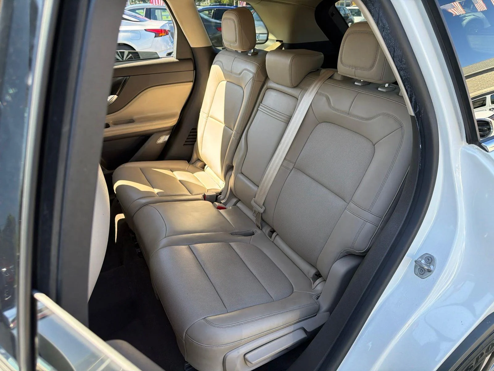 Used 2022 White Lincoln Standard image 22