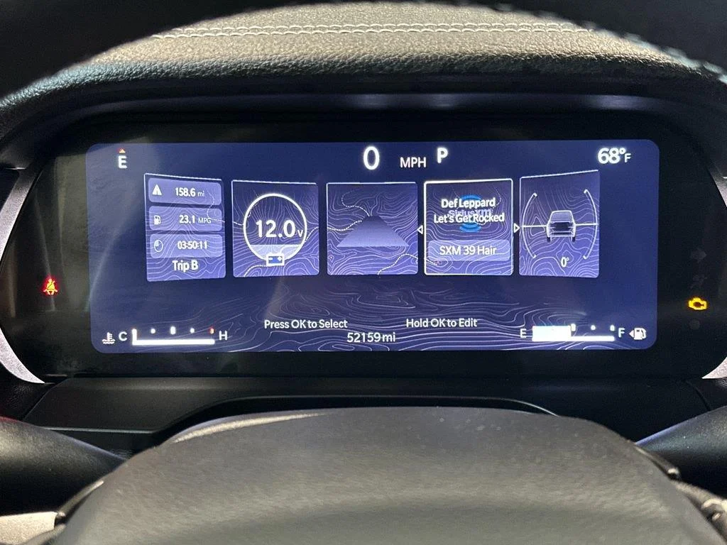 Used 2023 Diamond Black Crystal Pearlcoat Jeep Limited image 17