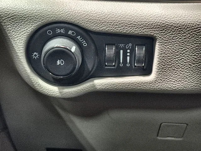 2024 Chrysler Pacifica Touring L - Photo 18