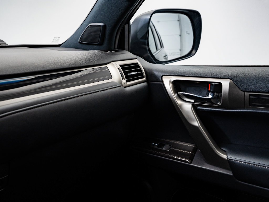 Used 2021 Black Lexus 460 image 38