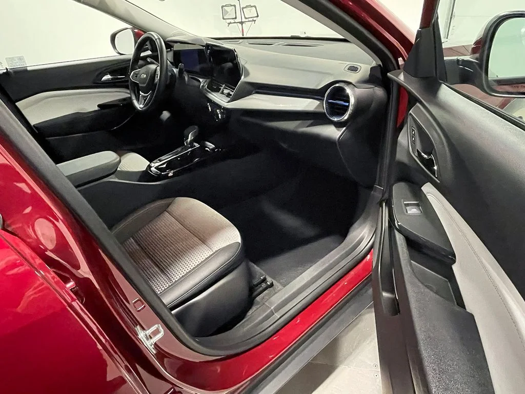 Used 2025 Red Chevrolet LT image 25