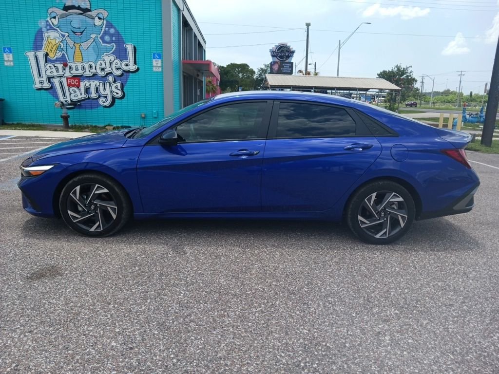 Used 2025 Blue Hyundai SEL Sport image 6
