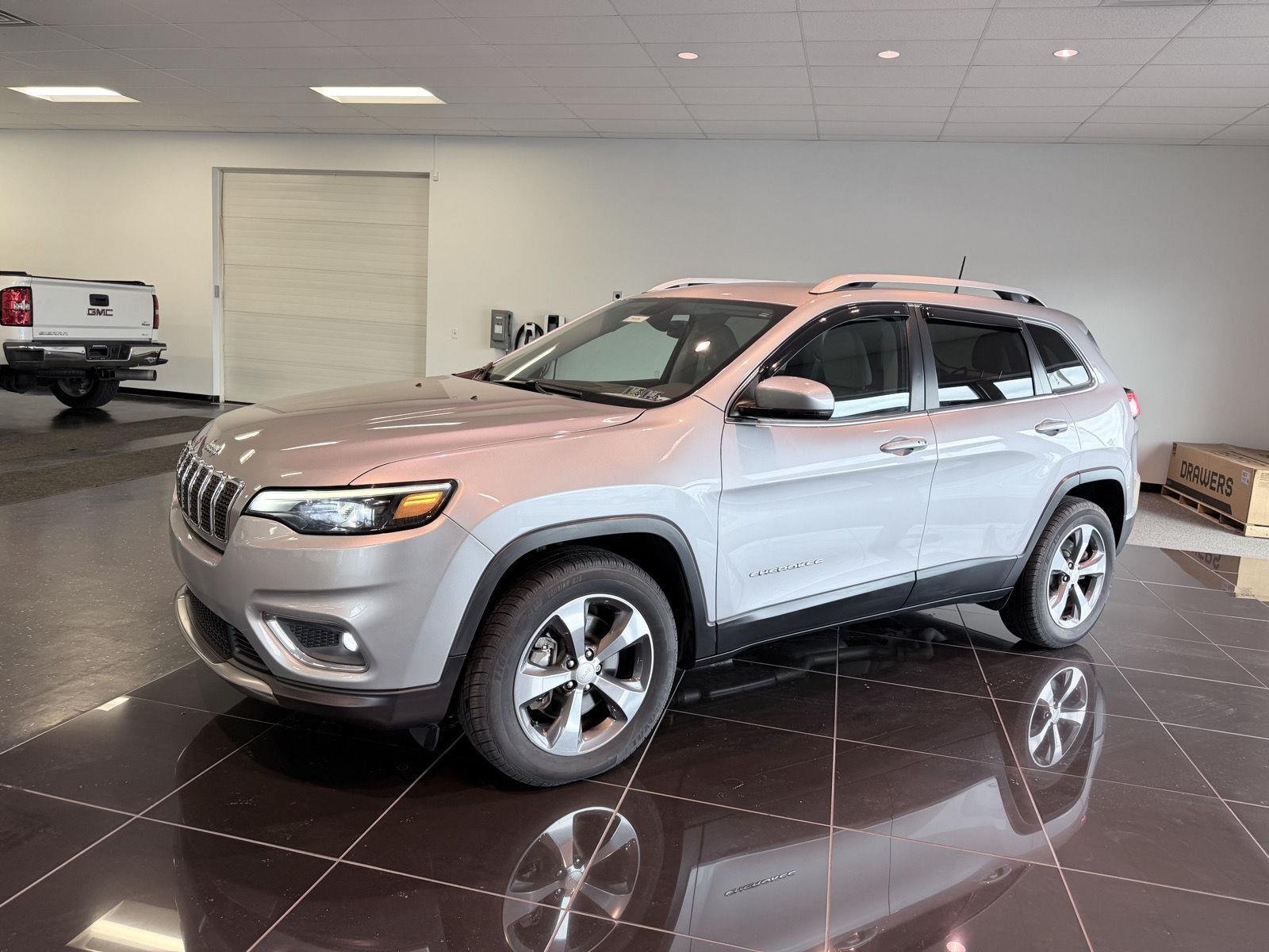 Used 2019 Billet Silver Metallic Clearcoat Jeep Limited image 8