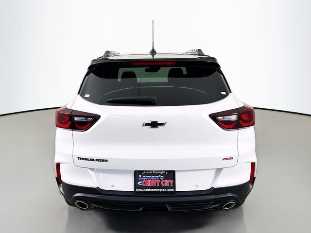 New 2026 Iridescent Pearl Tricoat Chevrolet RS image 7