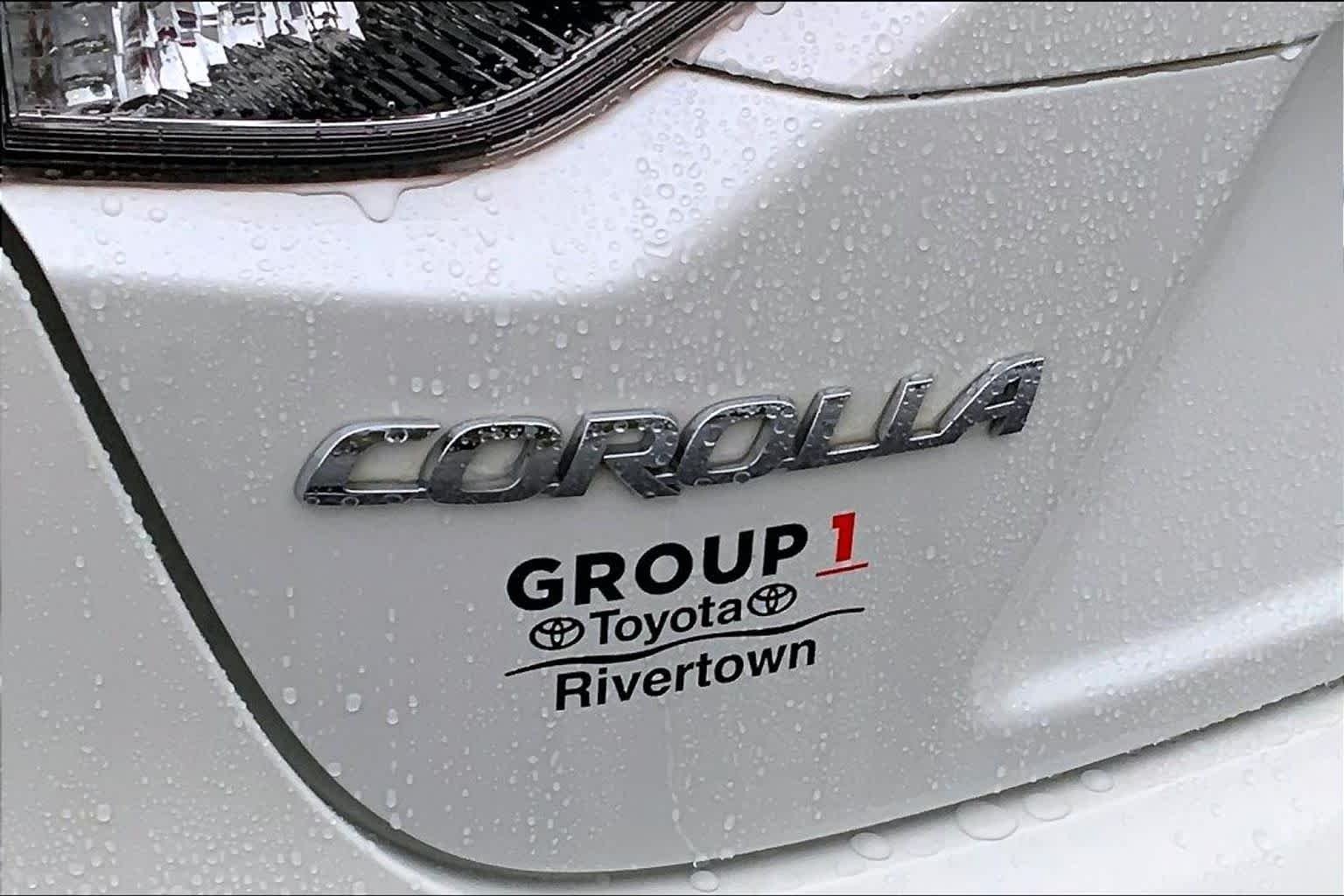 Used 2020 Super White Toyota SE image 29