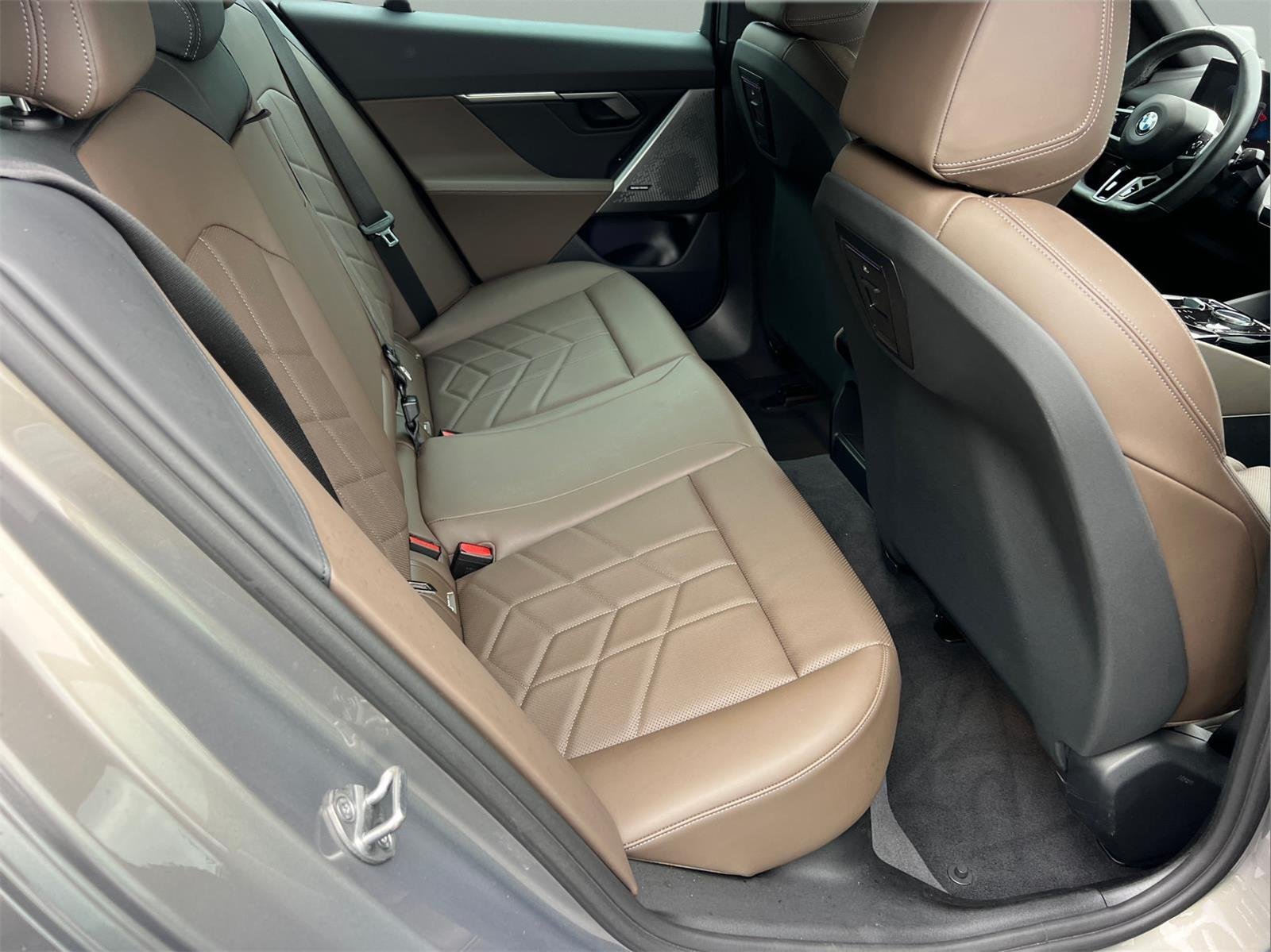 Used 2024 Oxide Grey Metallic BMW 540i xDrive image 28